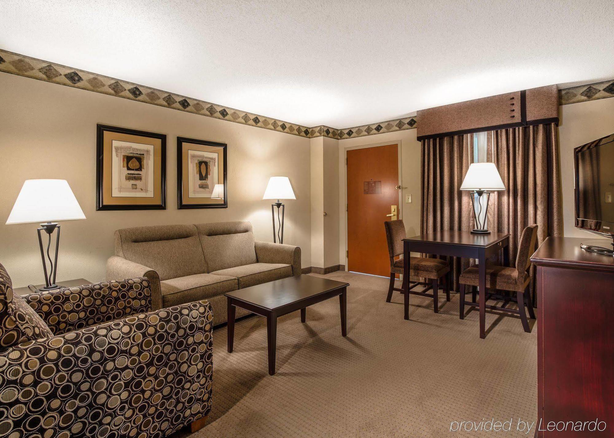 Embassy Suites By Hilton Atlanta Алфарета Екстериор снимка