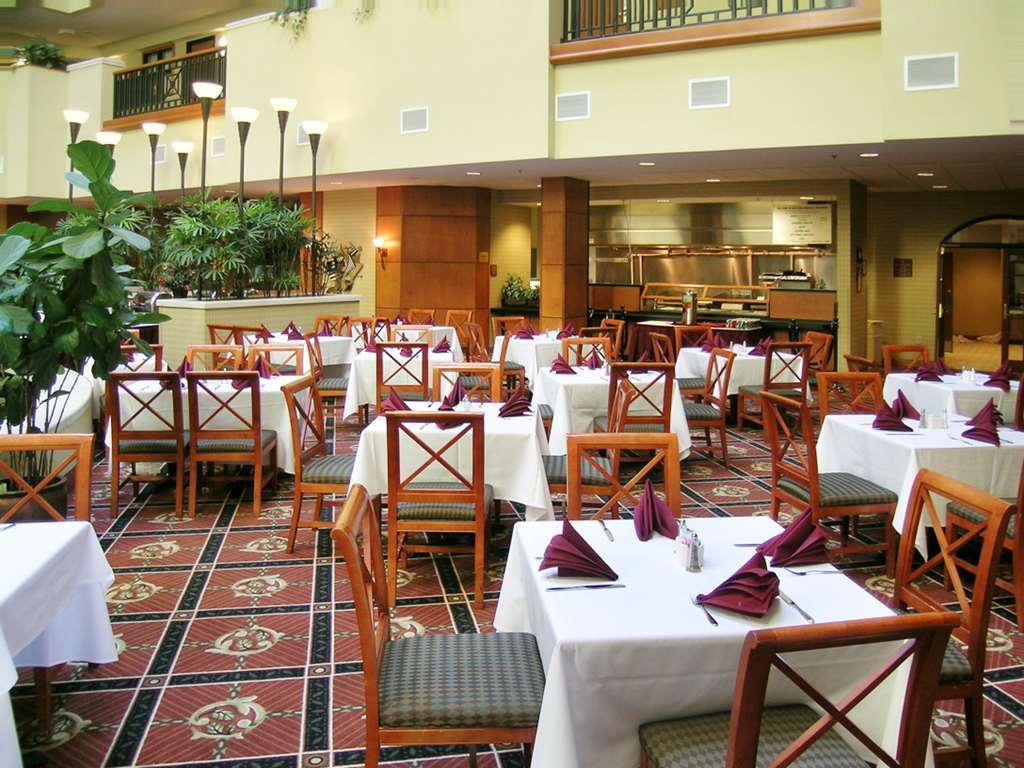 Embassy Suites By Hilton Atlanta Алфарета Ресторант снимка