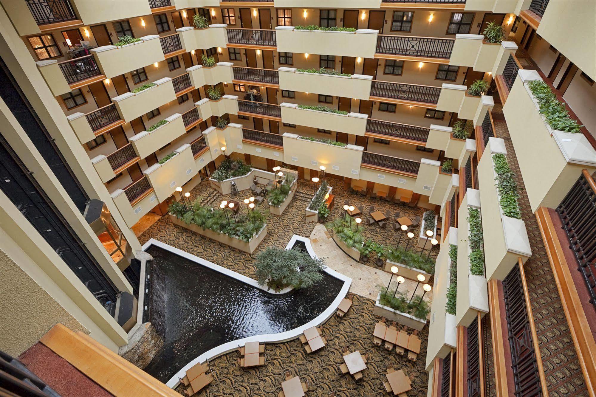 Embassy Suites By Hilton Atlanta Алфарета Екстериор снимка